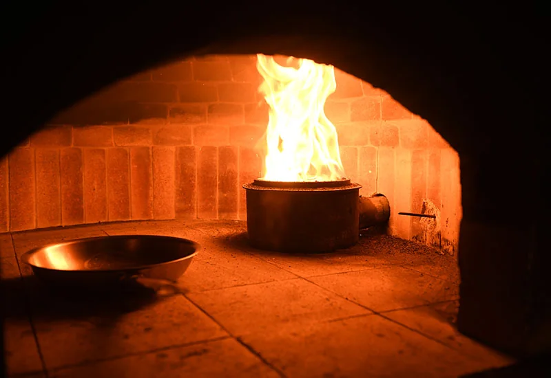Forno a lenha da Pizzeria Tutti i Santi, foto do site oficial.